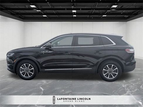 Used 2023 Lincoln Nautilus AWD image 2