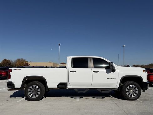 Used 2022 Chevrolet Silverado 2500 Custom w/ Custom Value Package image 3