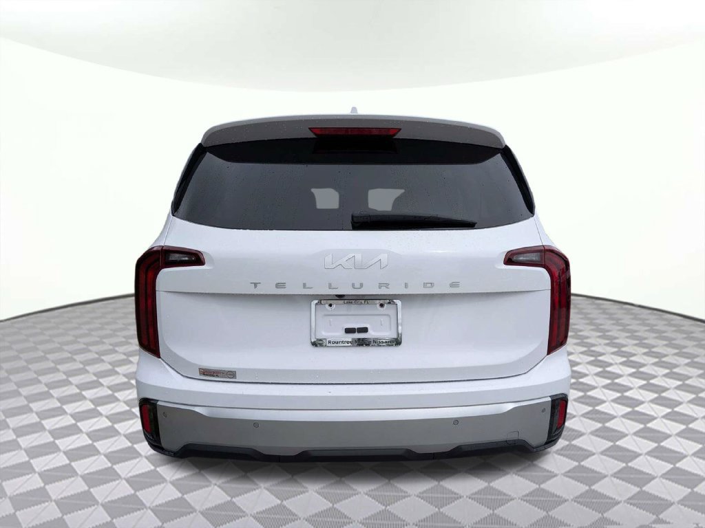 Used 2024 Kia Telluride LX FWD image 4