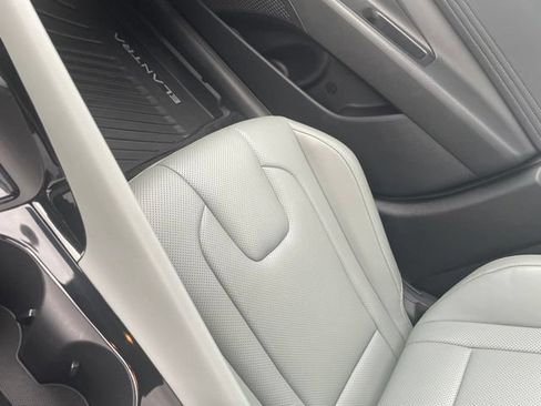 Used 2025 Hyundai Elantra Limited FWD image 24