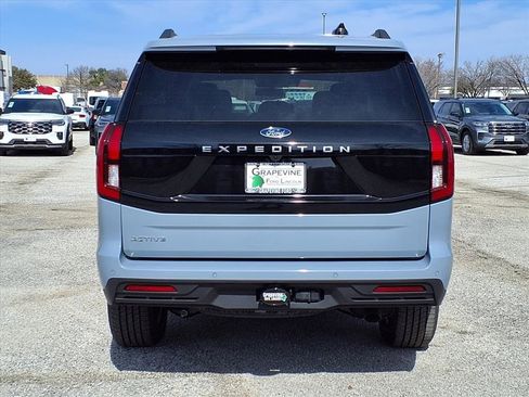 New 2026 Ford Expedition Active image 5