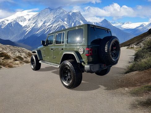 Used 2020 Jeep Wrangler Unlimited Sahara image 3