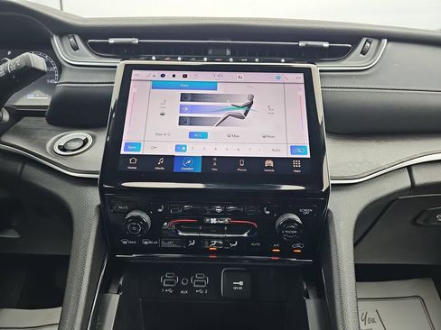 Used 2023 Jeep Grand Cherokee L Limited image 29