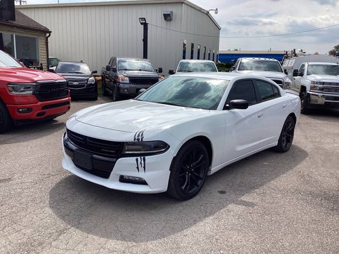 Used 2016 Dodge Charger SXT w/ Blacktop Package RWD image 2