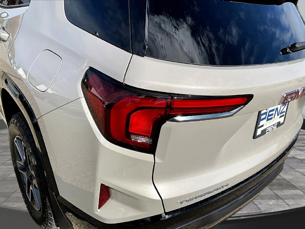 New 2027 GMC Terrain AT4 w/ Technology Package II AWD/4WD image 30