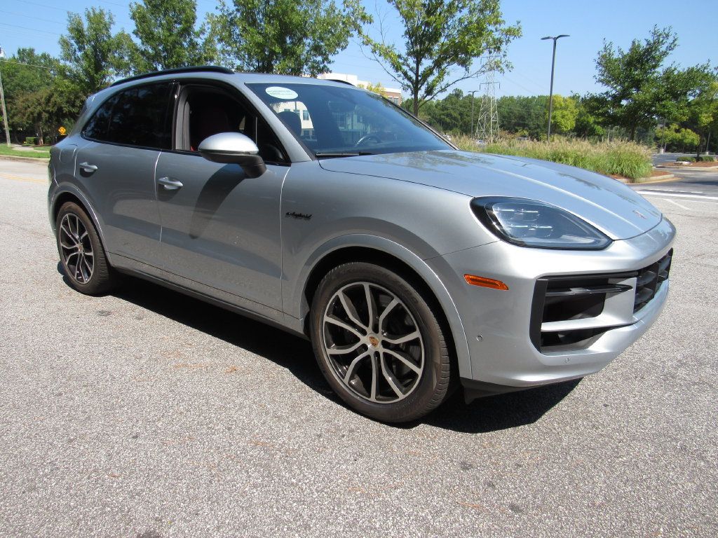 Certified 2025 Porsche Cayenne E-Hybrid AWD/4WD image 9