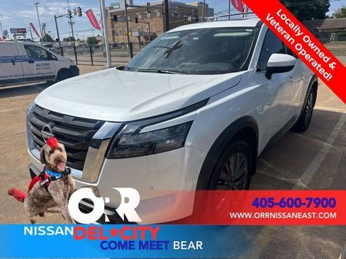 Certified 2025 Nissan Pathfinder SL w/ SL Premium Package FWD image 1
