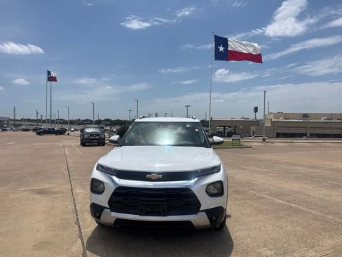 Used 2022 Chevrolet TrailBlazer LT w/ Confidence II Package FWD image 5