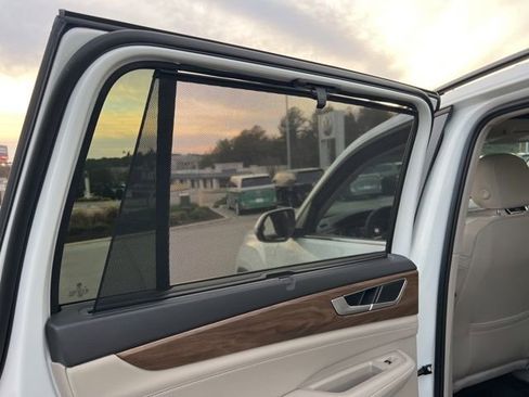 New 2026 Volkswagen Atlas SE image 24