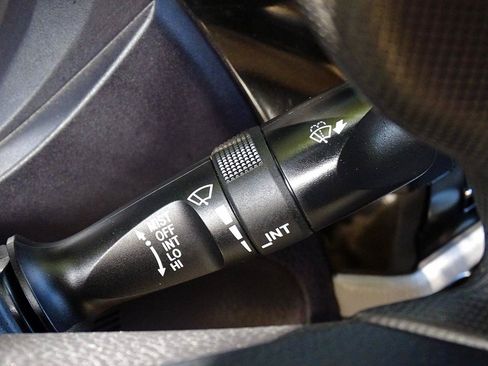 Used 2016 Toyota Corolla LE FWD image 37