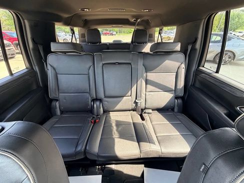 Used 2023 GMC Yukon XL SLT AWD/4WD image 24