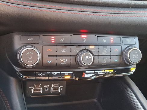 Used 2025 Dodge Durango GT image 17