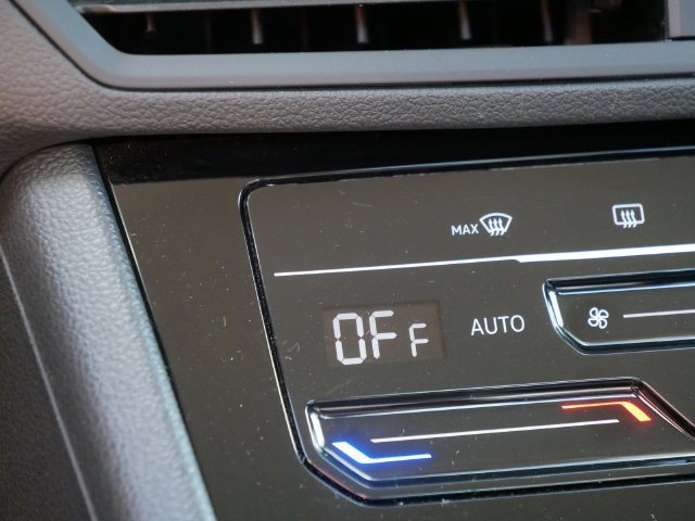 Certified 2025 Volkswagen Jetta S FWD image 35