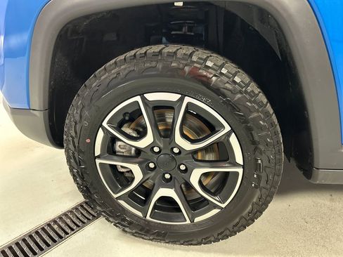 Used 2024 Jeep Compass Trailhawk w/ Trailhawk Elite Group AWD/4WD image 9