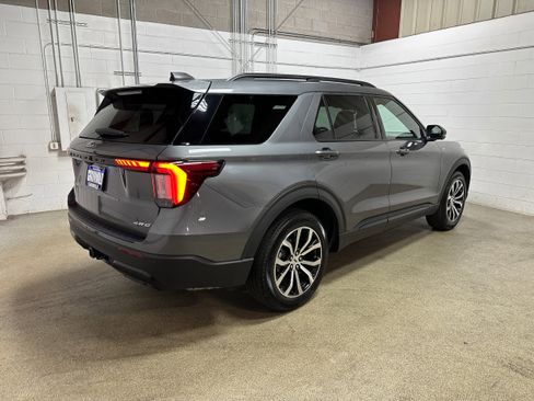 Certified 2025 Ford Explorer ST-Line image 7