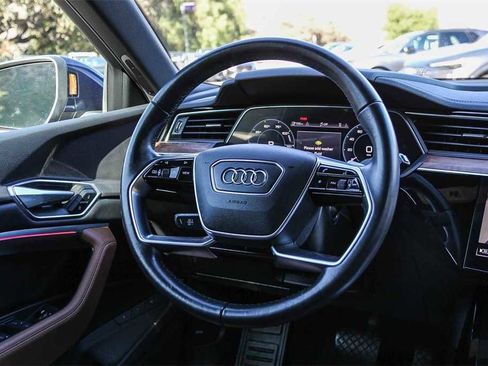 Used 2022 Audi e-tron Premium Plus w/ Premium Plus Package image 16