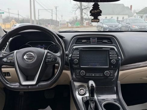 Used 2017 Nissan Maxima Platinum image 21
