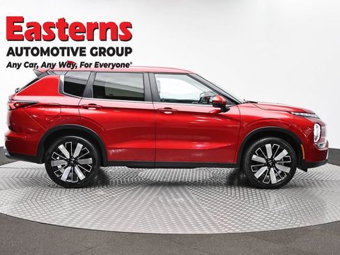 Used 2025 Mitsubishi Outlander SE FWD image 4