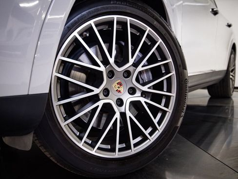 Certified 2023 Porsche Cayenne Platinum Edition AWD/4WD image 12