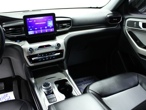 Used 2022 Ford Explorer XLT w/ Equipment Group 202A image 20