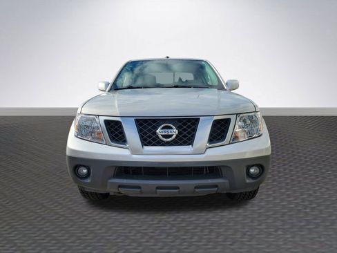 Used 2019 Nissan Frontier PRO-4X image 2