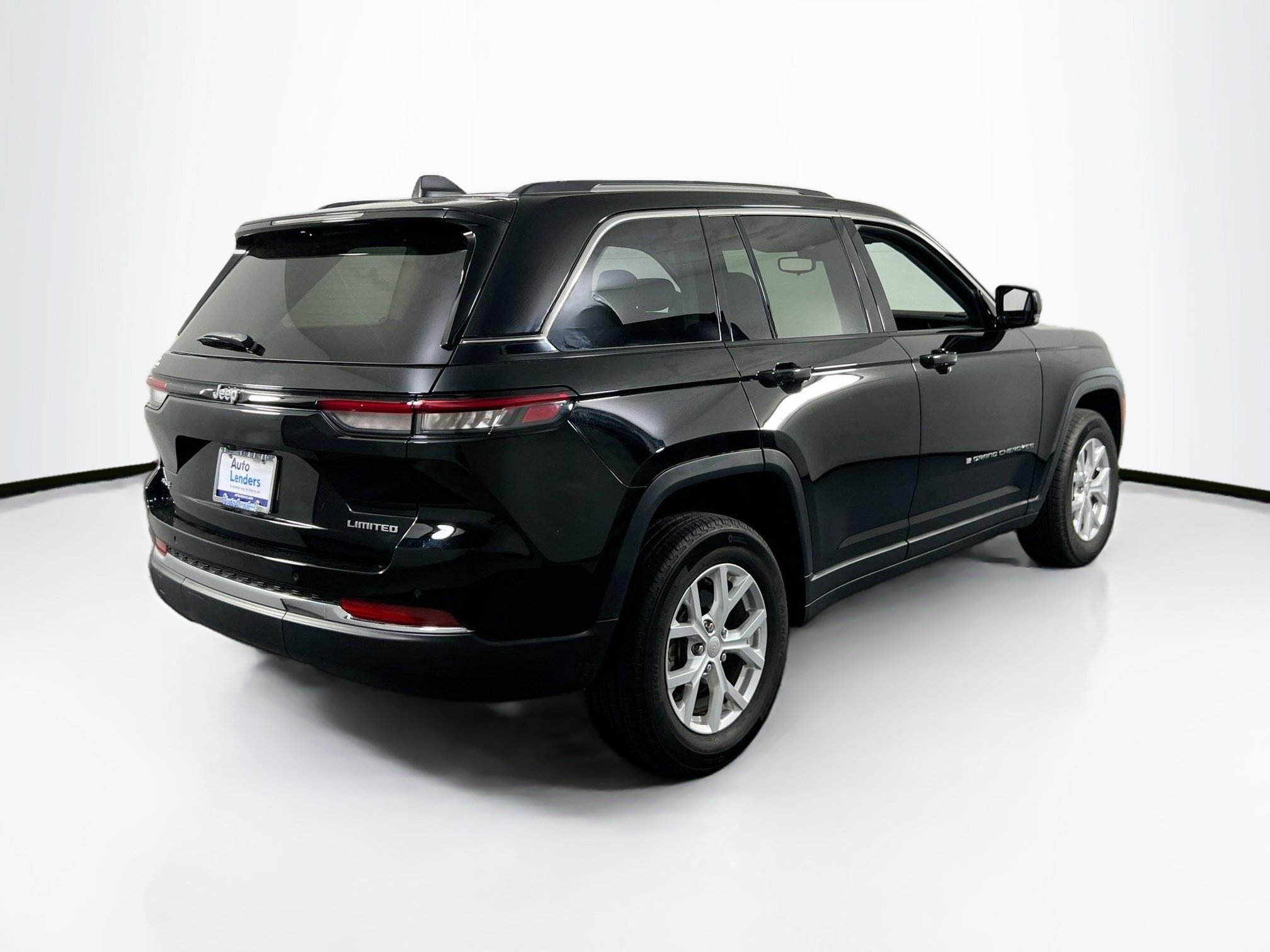 Used 2023 Jeep Grand Cherokee Limited AWD/4WD image 5