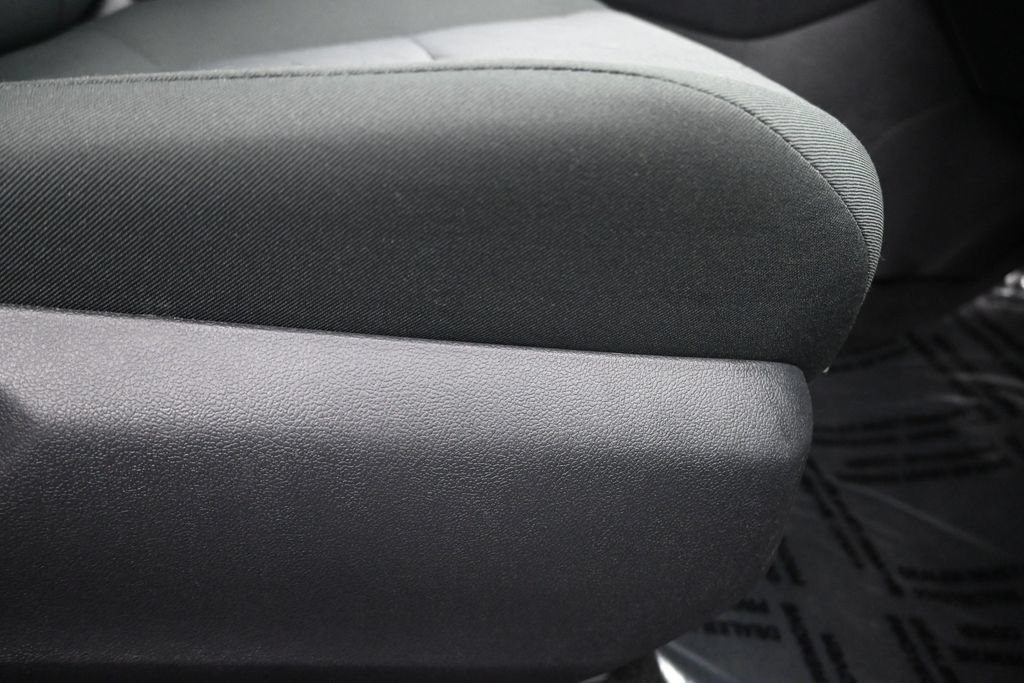 Used 2025 Toyota RAV4 XLE AWD/4WD image 12