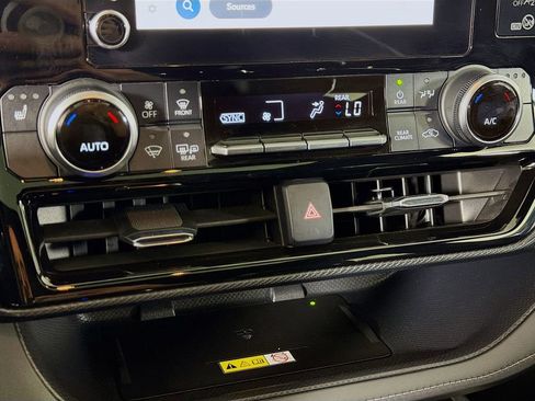 Used 2023 Toyota Highlander XSE AWD/4WD image 17