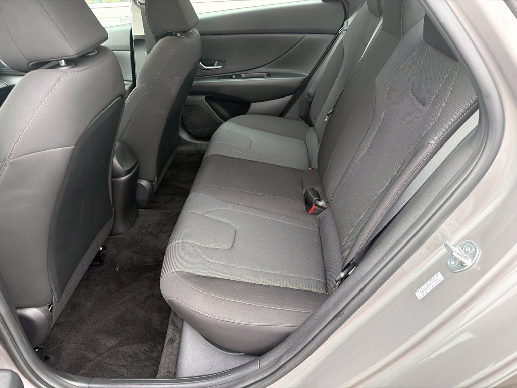Used 2023 Hyundai Elantra SE FWD image 9