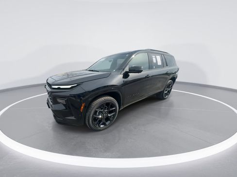 Used 2025 Chevrolet Traverse RS image 4