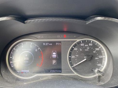 Used 2024 Nissan Versa SV w/ Trunk Package FWD image 17