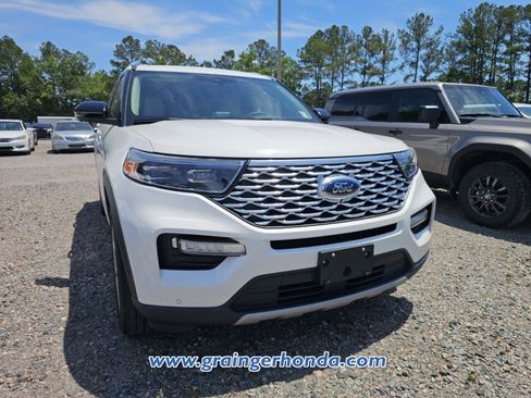 Used 2022 Ford Explorer Platinum w/ Equipment Group 601A AWD/4WD image 4