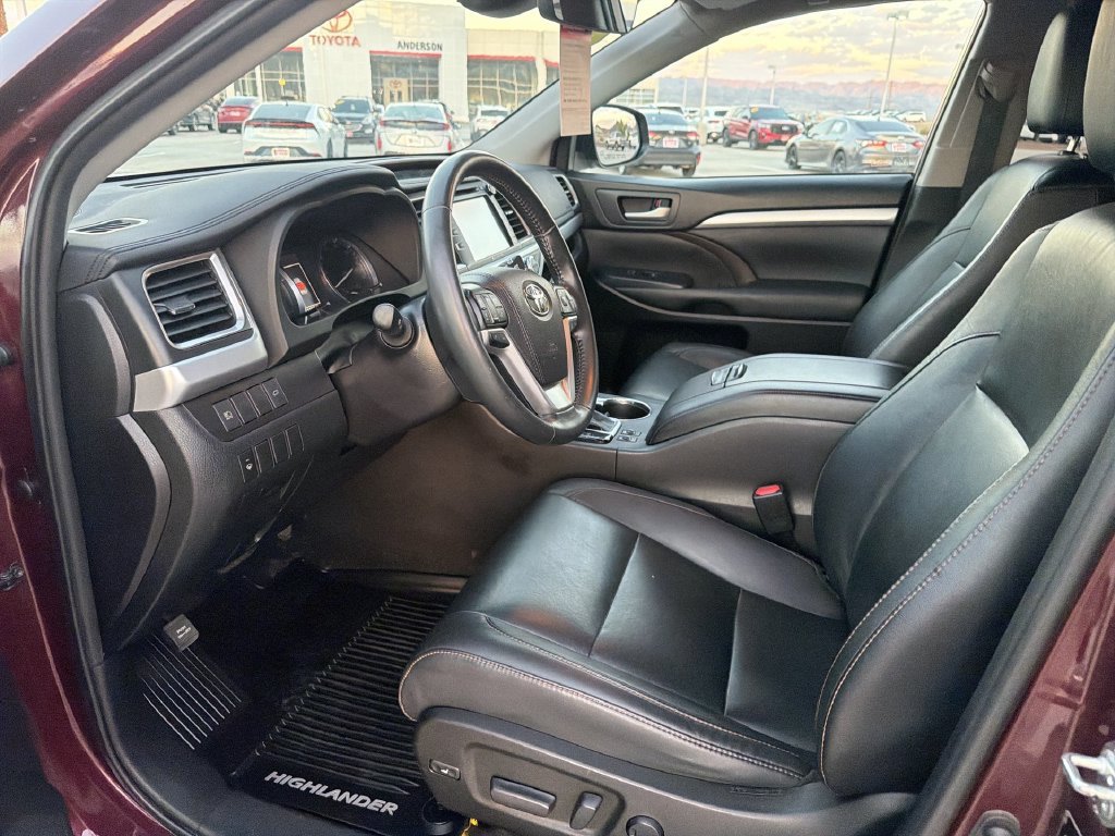 Used 2019 Toyota Highlander XLE AWD/4WD image 26
