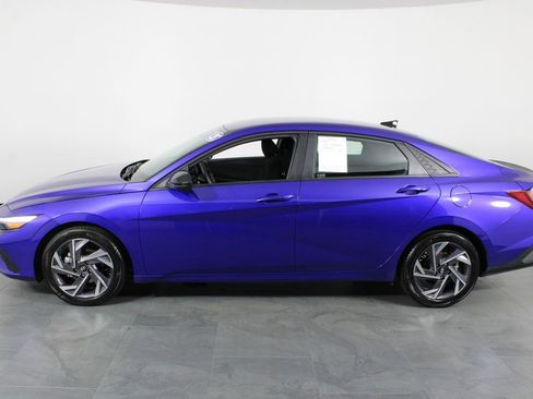 Certified 2025 Hyundai Elantra Sport image 10