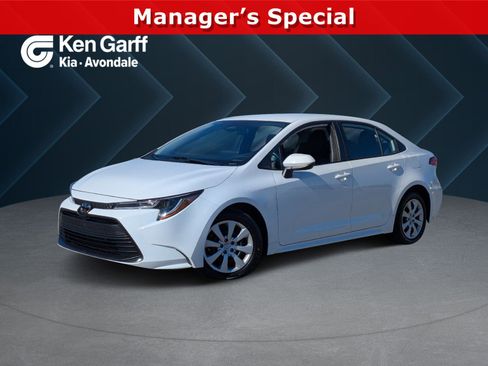 Used 2025 Toyota Corolla LE image 1