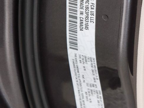 Used 2023 Chrysler Pacifica Touring-L FWD image 33