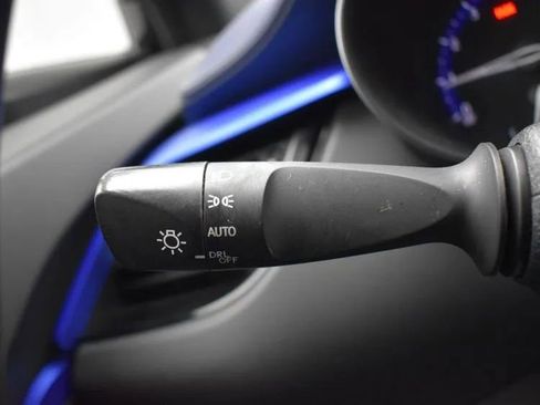 Used 2022 Toyota C-HR XLE image 24