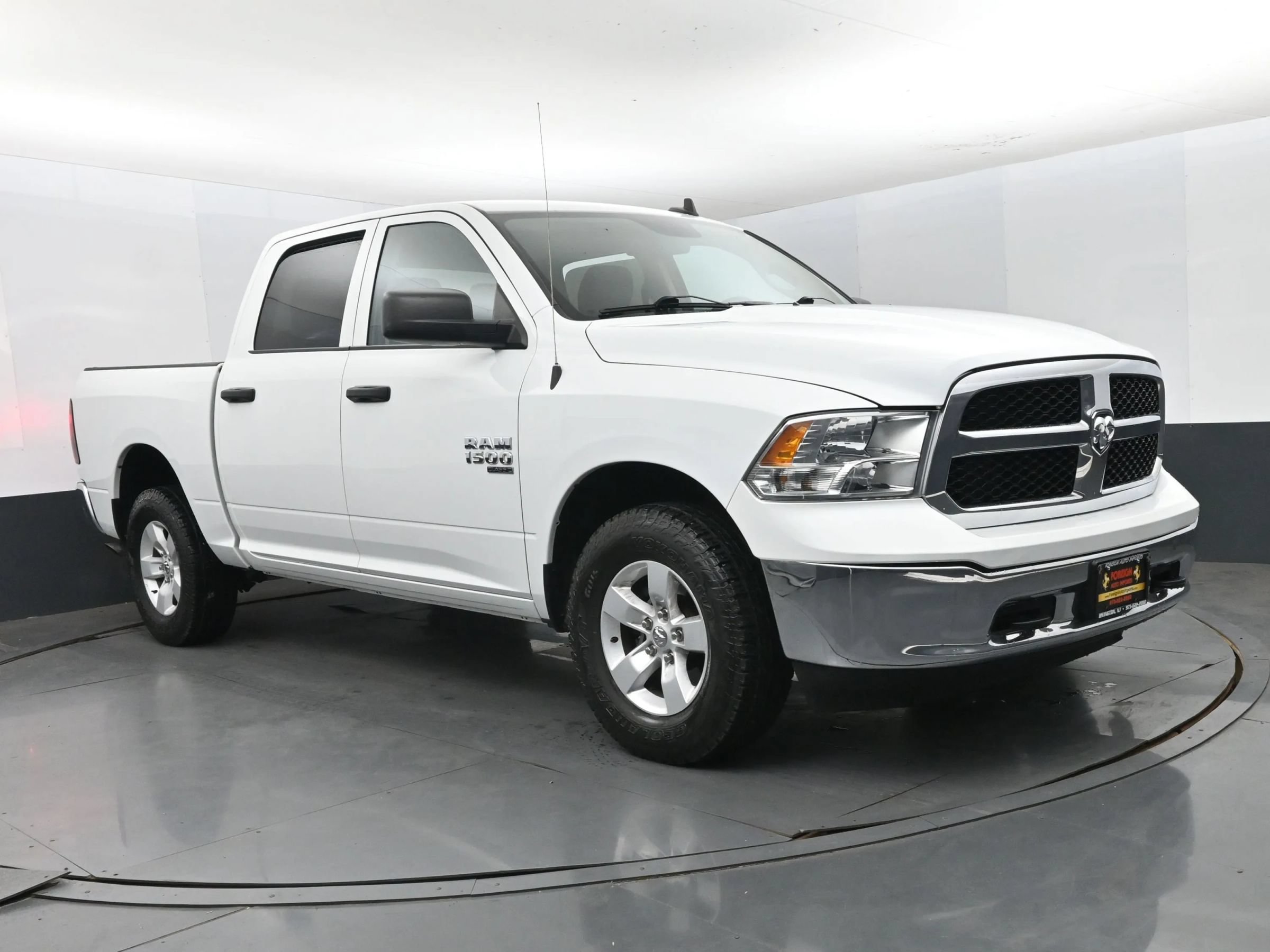 Used 2022 RAM 1500 Classic SLT w/ Electronics Group AWD/4WD image 2