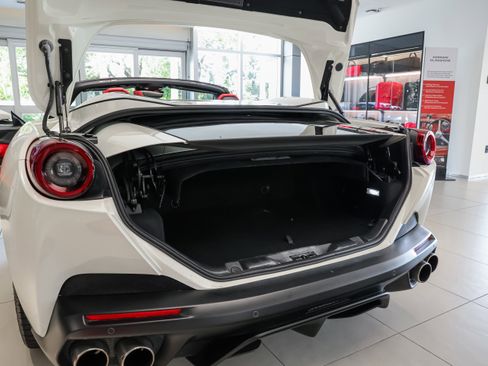 Used 2020 Ferrari Portofino image 54