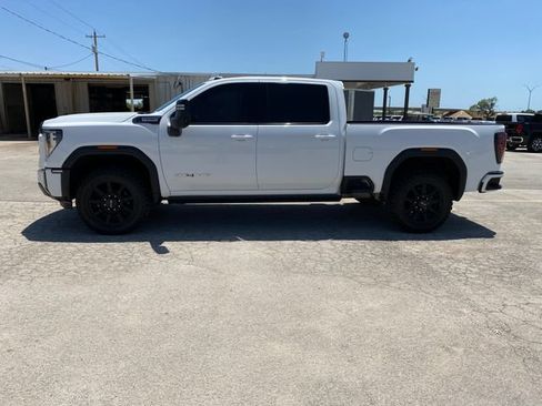 Used 2024 GMC Sierra 2500 AT4 w/ AT4 Premium Plus Package AWD/4WD image 3