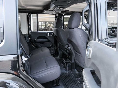 Used 2023 Jeep Wrangler Unlimited Sahara AWD/4WD image 30