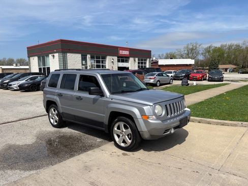 Used 2014 Jeep Patriot Sport image 2