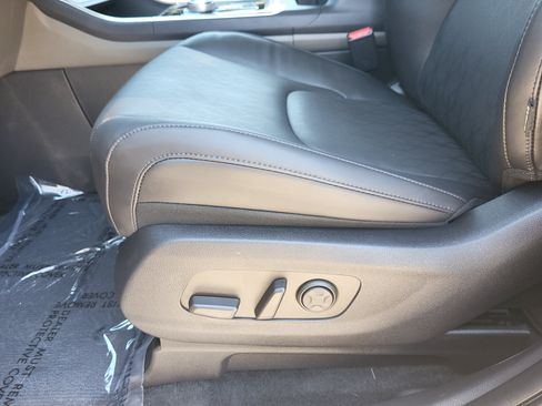 Used 2026 Kia Carnival EX FWD image 21