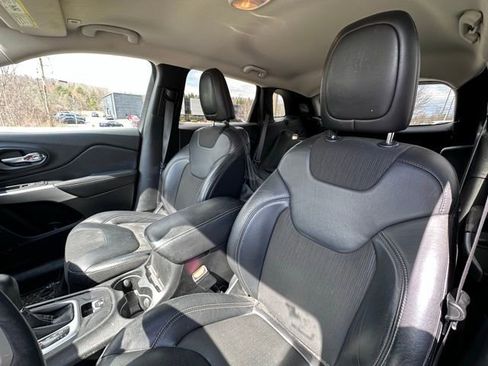 Used 2018 Jeep Cherokee Latitude Plus w/ Cold Weather Group image 12