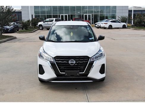 Used 2024 Nissan Kicks S FWD image 2