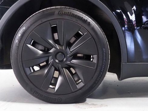 Used 2023 Tesla Model Y Long Range AWD/4WD image 45