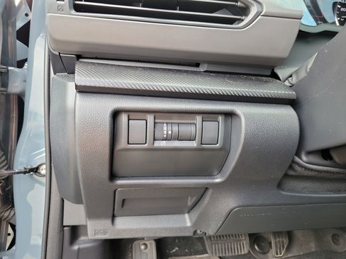 Used 2024 Subaru Crosstrek 2.0i Premium image 9