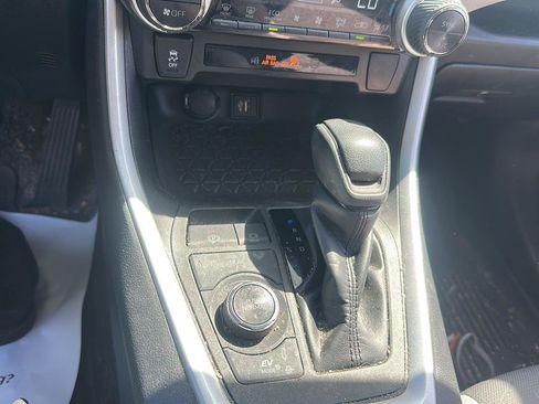 Used 2023 Toyota RAV4 XLE AWD/4WD image 13