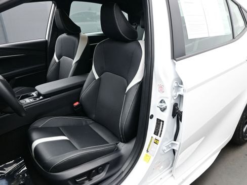 Used 2025 Toyota Camry SE image 12