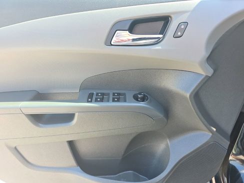 Used 2018 Chevrolet Sonic LT FWD image 15